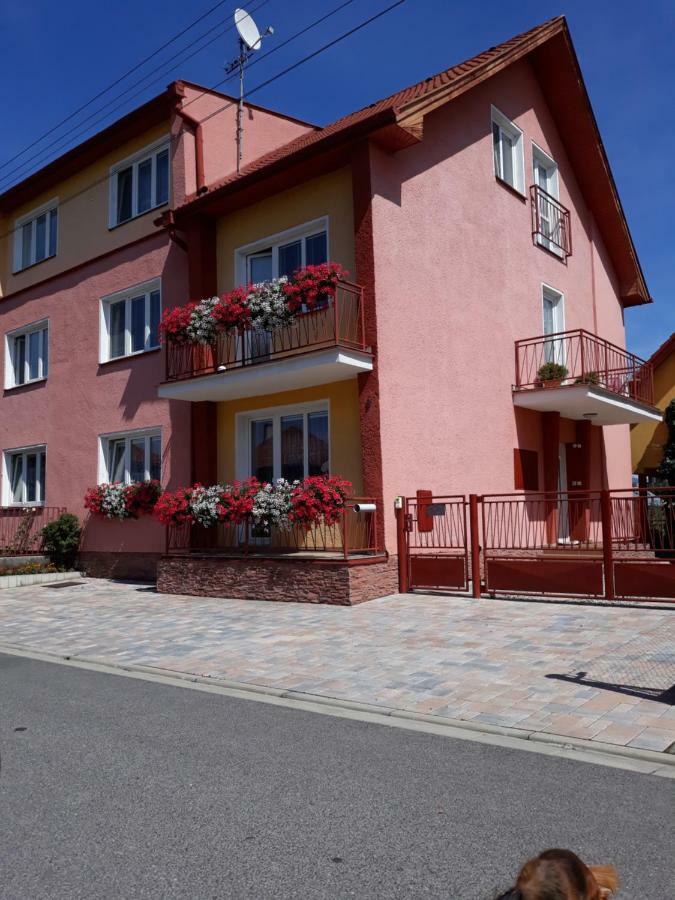 Apartmány BOSS Lipótszentmiklós Kültér fotó